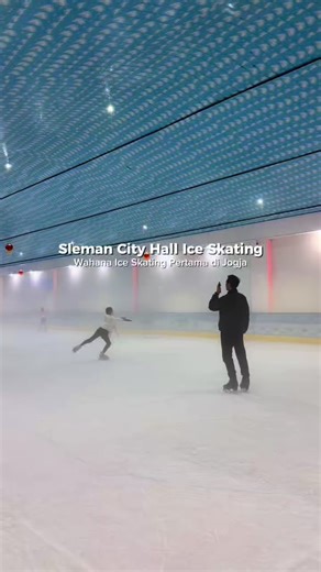 Sleman city hall ice skating Jogja #wisatakeluarga #funventure #iceskating #promoseruweekend #fyp
