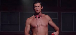 Benjamin Walker Goes Shirtless for ‘American Psycho’ Performance on ‘Colbert’ – Watch Now!