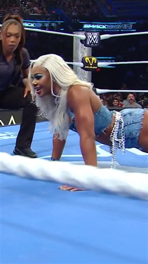 damn she's flexing 💪 #WWE #JadeCargill | jadecargill