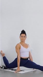 Tips to achieve square hips in front splits👌 Improve your employees’ well-being, reduce company healthcare costs and absenteeism with STRETCHIT. Check out our BUSINESS highlight to learn more #strechitapp | STRETCHIT