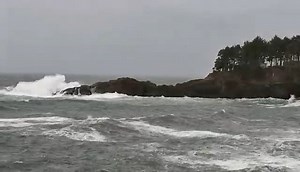 I’m pretty sure the forecast called for sunshine 🤔 It’s rolling out there today! @StevenCraigJensen | Discovering Depoe Bay Oregon