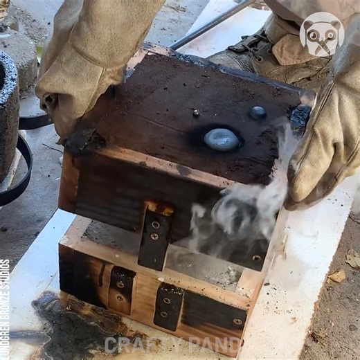 50K views · 131 reactions | Pouring molten bronze inside a seashell Partner: Lundgren Bronze Studios YT: https://www.youtube.com/channel/UCGJpHb4rfKbO1Phc6n464Xw | Crafty School | Facebook