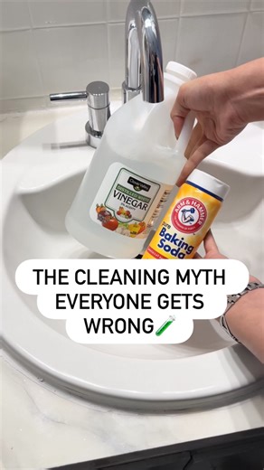 This combo looks satisfying but here's what really happens when you mix vinegar and baking soda The fizz is just a chemical reaction, not cleaning power! Learn how to use both separately to clean smarter, not harder #HomeCleaning #CleaningMyths #CleaningScience #VinegarCleaning #BakingSodaCleaning #NaturalCleaning | Zapata’s Cleaning Services