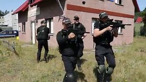 📽️ #RoyalMarines from 43 Commando Fleet Protection Group, were given free range at Dutch Army’s 🇳🇱 infantry school for Exercise Gelderland Strike. Explore more of their training here:http://bit.ly/2KcYOYx | Royal Marines