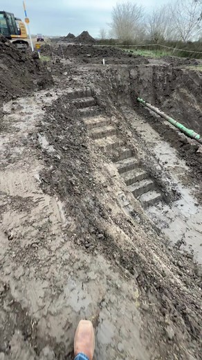 Pipeline Construction: Digging Steps for Bell Hole