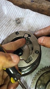 Cómo armar el bendix desde cero en el Magneto de nuestra motocicleta #reelschallenge #reels #mecanica #ford | Rober colmenares oficial