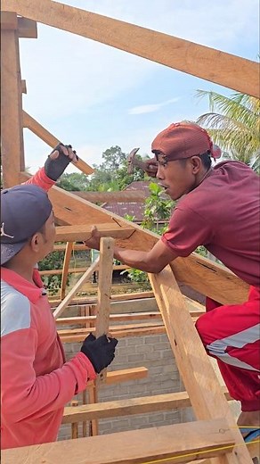 Wow...it turns out this is how to install a wooden frame for a neat roof installation.