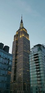 Have you seen our sparkle? Every hour from sunset to 2 a.m. daily, our tower sparkles for 5 minutes! If you’ve captured us dazzling, send your photo or videos to social@empirestaterealtytrust.com and we may feature them! Video by @taysteck on Instagram | Empire State Building