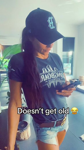 😂 sorry. Not sorry 😂 . . #blue_skye_blue #fyp #aussiegirls #laughs