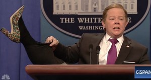 Melissa McCarthy Returns to ‘SNL’ as Press Secretary Sean Spicer (Video)