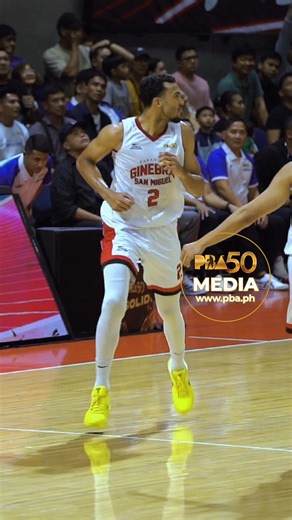 Holt to Gray on the break… BANG! 💥 | PBA