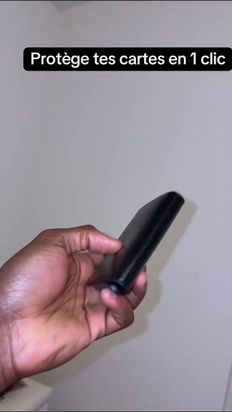 Protégez vos cartes bancaires avec style grâce à ce porte-cartes RFID compact. ✔️ protection RFID contre les scans sans contact ✔️ mécanisme rapide pour sortir les cartes en un clic ✔️ design compact et élégant ✔️ rangement pour cartes et billets ✔️ parfait pour un usage quotidien Un accessoire pratique, moderne et sécurisé. #rfid #portefeuille #gadget #homme #tiktokshop