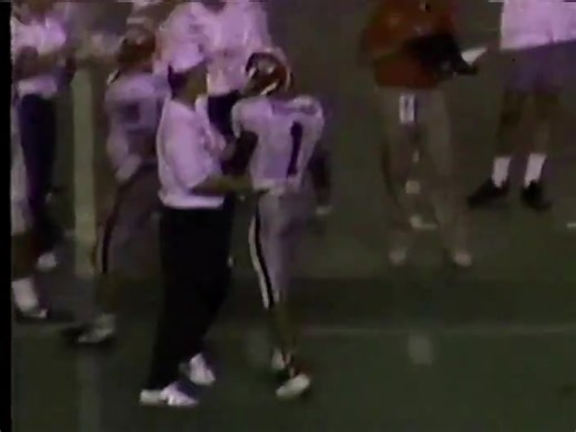 33 years ago today, on September 5, 1992, Georgia spoils South Carolina’s debut in the SEC with a 28-6 win over the Gamecocks in Columbia after the Bulldogs had trailed 6-0 at halftime. In victory, future Pro Bowlers Garrison Hearst, Mack Strong, and Terrell Davis combine to rush for 289 yards on 33 carries and four touchdowns: | UGA Football by Patrick Garbin