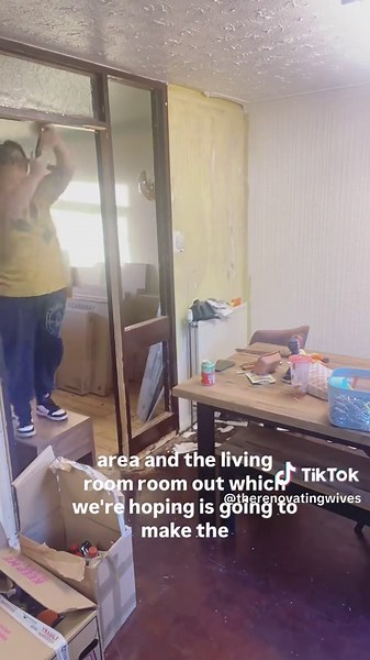 The Timelapse makes it look SO easy 🤣 We are already seeing the ways in which this whole space can look bigger and brighter, which is very exciting. 👀 #Renovation #homerenovation #DIY #renowives