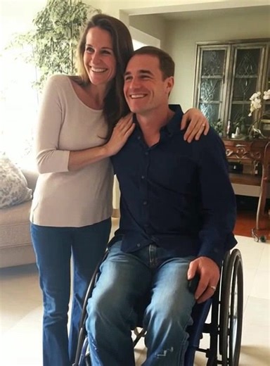 Pendant 8 ans, j'ai pris soin de mon mari paralysé – quand il a finalement remis à marcher, IL M'A DONNÉ DES PAPIERS DE DIVORCE. _____ J'ai 44 ans (F). Je suis mariée à David depuis 16 ans. Après la naissance de nos deux enfants, j'ai quitté mon travail pour les élever. Mais il y a huit ans, mon mari a eu un terrible accident de voiture. Il a survécu, mais il est resté paralysé. Les médecins ont dit : « Il ne marchera peut-être plus jamais. » J'ai tenu sa main, en pleurant, et j'ai promis : « Je