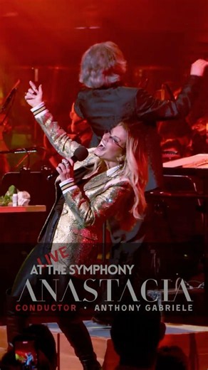 ANASTACIA -LEFT OUTSIDE ALONE #concert #livemusic #live #anastacia #conductor #singer #vocal