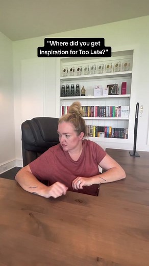 Colleen Hoover tells all about her inspiration for TOO LATE! 👀 #colleenhoover #coho #cohobooks #colleenhooverbooks #booktok #authorinterview #authorsoftiktok