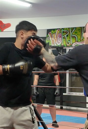 Asta a fost problema lui de când a intrat în sală 😪 i-am explicat odată …de 2 … dar … 🤣 #fyy #boxing🥊 #romanian #boxing