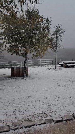 Baš zato što je iznimno rijetka pojava u #NPKrka, kad zaleprša – to je posebna čarolija ❄️🤩🌨️ 🔹Vidikovac Brljan 📷 Ante Pleadin | Krka National Park
