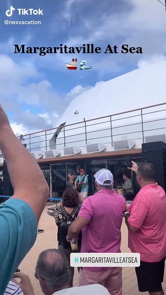 Amazing Jimmy Buffet concert for Inaugural Cruise guests at Margaritaville at Sea first cruise 🚢 🌊 🍹 @jimmybuffett #margaritavilleatsea #jimmybuff #its5oclocksomewhere #margaritaville