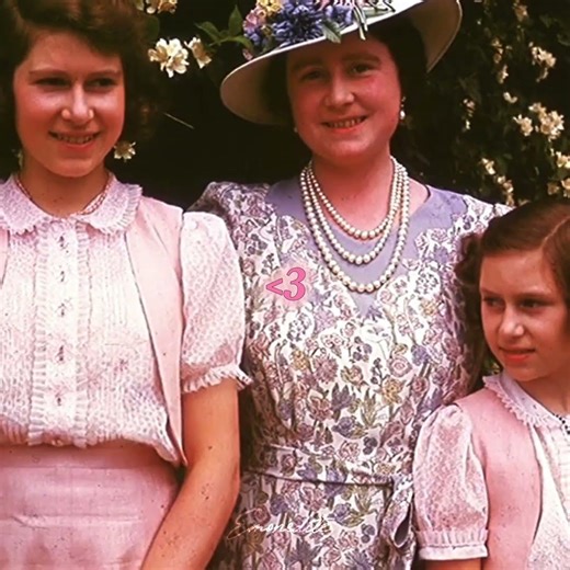 Queen Elizabeth ll cried on her sister funeral Princess Margaret (1930-2002)#trending #viral #edit