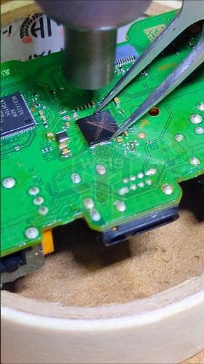 PS4 Controller Power ic Replacement #ds4repair #soldering #welding #poweric #playstationrepair