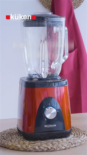 küken on Instagram: "🔴 Potencia, diseño y precisión en tu cocina 🔴 La Batidora de Vaso Küken 1000W llega para hacerlo todo más fácil… y con estilo. ⚡ 1000W de potencia para triturar sin esfuerzo. 🧊 Cuchillas de acero inoxidable de 4 filos: pica, mezcla y tritura al instante. 🥛 Vaso de cristal de 1,5 L con asa, resistente y extraíble. 🎛️ 2 Velocidades + función PULSE para un control total. ✨ Selector giratorio con iluminación LED. 🔴 Diseño ergonómico en rojo metalizado que destaca en cualq