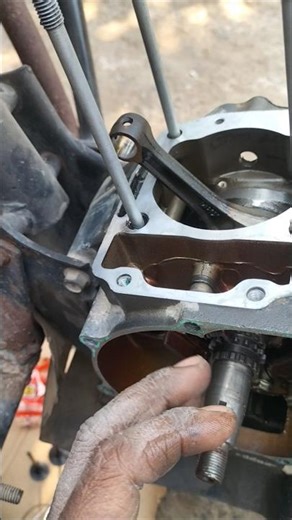 How does engine oil get into Hero CBZ piston #viralvideo