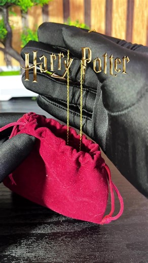 It’s a golden snitch necklace 🥹✨ #harrypotter #potterhead #hogwarts #goldensnitch