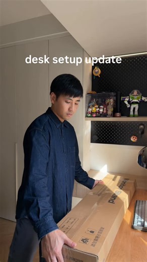 @awen_code on Instagram: "desk upgrade ✨ Installed a modular desk stand — flexible, customizable, and clean. Laptop, watch, tablet, phone all neatly organized, plus MagSafe wireless charging for extra convenience. The rail system makes it easy to adjust everything. Desk setup is still evolving… #desksetup #monitorstand #asmr #softwareengineer #deskspace"