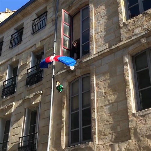 USA Mini Parachute 🇺🇸✨ Available on our shop (link in bio)📲 100% handmade 🙌 #skydive #basejump #parachute #teddybear #skydiving #basejumping #flyingtoy #rcplane #hobbyking #paramotor #paragliding #teddybears | Paul Mini Parachute