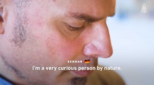 Ioannis Ikonomou spricht 32 Sprachen