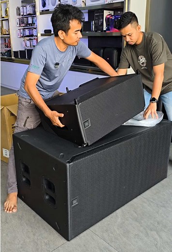 JBL SRX910LA Loudspeakers: Unboxing & Overview
