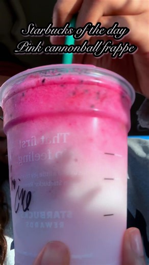 #starbucks #frappuccino #strawberry #dragonfruit #vlog