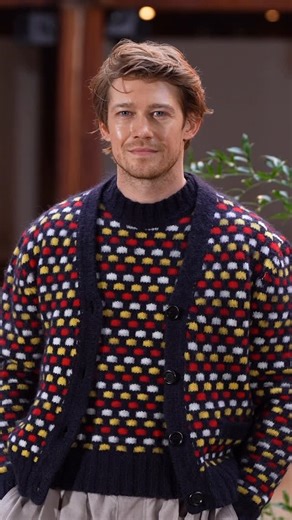 HELLO! Magazine on Instagram: "Joe Alwyn attended the Hamnet photocall at Shakespeare's Globe today, effortlessly embodying London boy elegance. ✨"