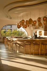 As the night unfolds, the bar @EVCairo comes alive. Sip on expertly crafted cocktails, enjoy the vibrant atmosphere, and let the evening awaken you. Secure a spot on the bar Call: 20 2 26140080 Email: Dtlcfbreservations@dusit.com #DusitThaniLakeview #WhereMemoriesAreMade | Dusit Thani LakeView Cairo