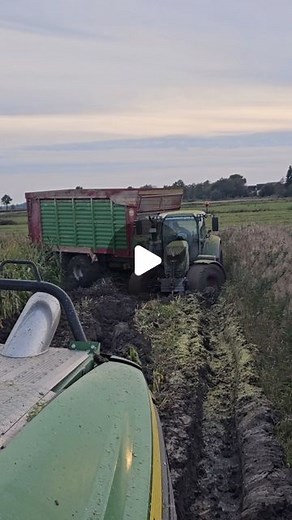 Tractor fails | Looking for the hard layer with the wheels.. 🚜😅🌽 #fendt #johndeere #strautmann #maize #harvest #tractor #tractorfails #farmlife #agriculture | Instagram
