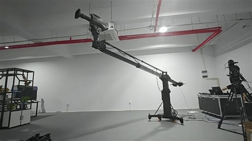 Testing before ship to Korea. Nice move!! #roboticcrane#trackingsystem#automation#vr#xr#ar | MJ Robot Tracking System