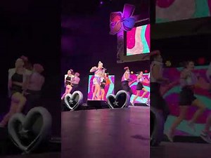 JoJo Siwa D.R.E.A.M. Tour Boomerang