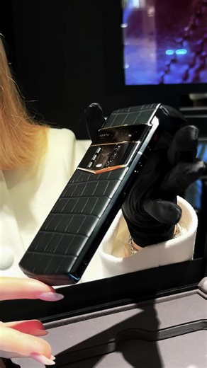 Vertu Phone: Unboxing, Camera & Gaming Review