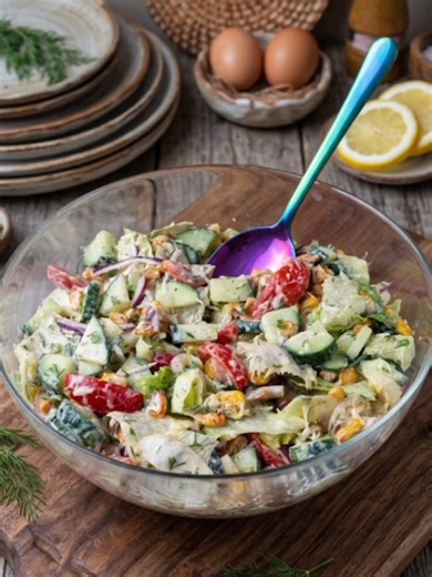 So Simple.. So Good Crunchy Summer Salad Prep/Active: 10 min Iceberg lettuce 2 cucumbers 10-15 cherry tomatoes 1/2 red onion Parsley 1can corn Olive oil Salt Paprika DRESSING Sour cream Salt Black pepper Garlic powder Lemon juice Parmesan #tiktokfood #asmr #foodtok