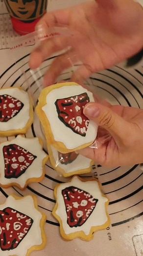 It was my first time decorating my sugar cookies. I made a cowboy bandana design since I’m not confident yet to draw directly on the cookie, but I really enjoyed it. #cowboytheme #royalicingcookiedecorating #sugarcookiedecorating #royalicingtransfer #sugarcookietransfer | Jiliane Clarke