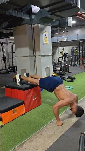 Decline push-ups on plyo box with different heights 💪🔥strength, control, progression at every level.