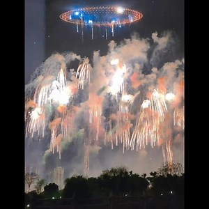 📍🎆✨ Liuyang, Hunan, China—the hometown of fireworks! 🎉🎇 Renowned for its stunning pyrotechnics. 🎇🎉 With a history dating back to the Tang Dynasty, Liuyang fireworks are a UNESCO-recognized cultural treasure. 🏯🎆 Marvel at the vibrant colors and innovative designs, from traditional sparks to modern laser shows. 🎟️ Don't miss the chance to witness this spectacle! DM us for more info! #LiuyangFireworks #China #fireworks #Hichinatravel Credit to @抖音X-stars for the amazing footage! 📱👏 | HiC