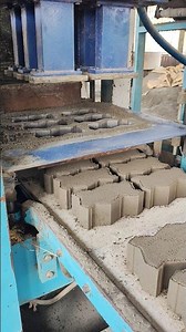 Automatic concrete block making machine complete manufacturing process #blockmaking