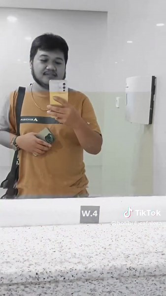 Jangan hanya karena kamu mampu, semua orang kamu remehkan. #CapCut #CapCut #bangkalan #argoritmotiktok #viralterus #hiburantiktok #zynx