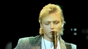 «Drive» interpretada por la banda estadounidense The Cars, fue lanzada como sencillo por la compañía discográfica Elektra Records el 23 de julio de 1984 como el tercer corte promocional del quinto álbum de estudio Heartbeat City | Videos Musicales Solo En Hd