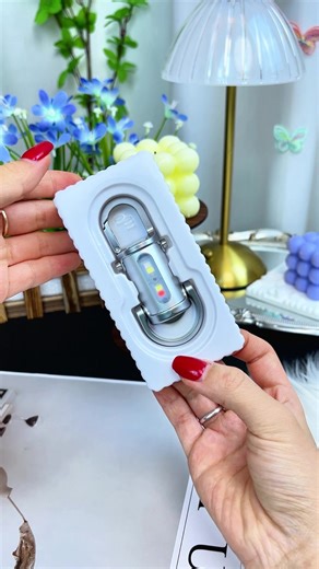 Amazing Keychain Flashlight Outshines Car Headlights