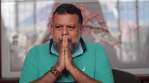 4.2M views · 5.2K reactions | El padre P. Alberto Linero lanzó hace poco su libro 'Si estás enamorado no te cases', le hicimos una pequeña entrevista y nos dio esta y otras lecciones para que aprendamos a sobrellevar la vida en pareja. | Fucsia | Facebook