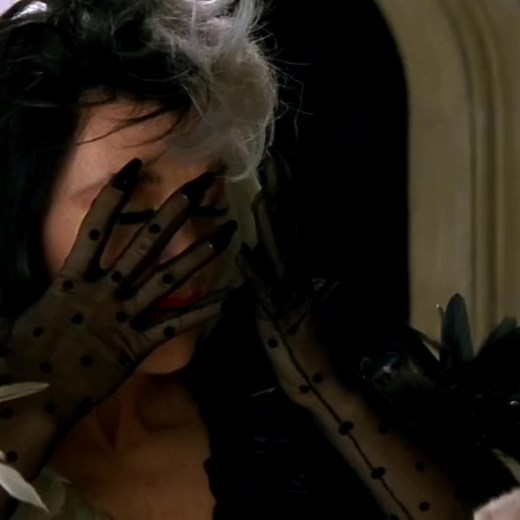 Glenn Close as Cruella De Vil in 101 Dalmatians 1996 | Hair History